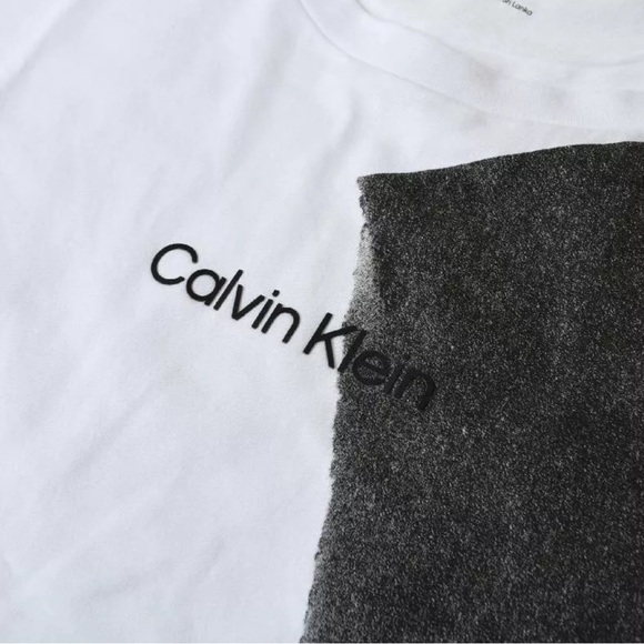 Calvin Klein Classic Black & White T-Shirt with Abstract Design Small - Picture 3 of 3